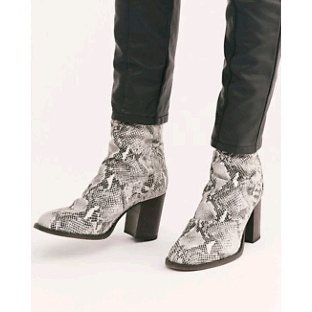 Free People Womens 41 Elle Block Heel‎ Boots Snake Skin Slouch Leather White
